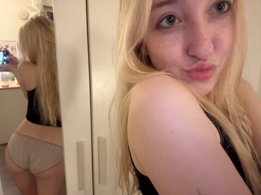 pornsexycams.com anora_baby livesex profile in bisexual cams