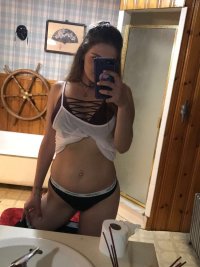 RainbowsAndTitties' Offline XXX Chat