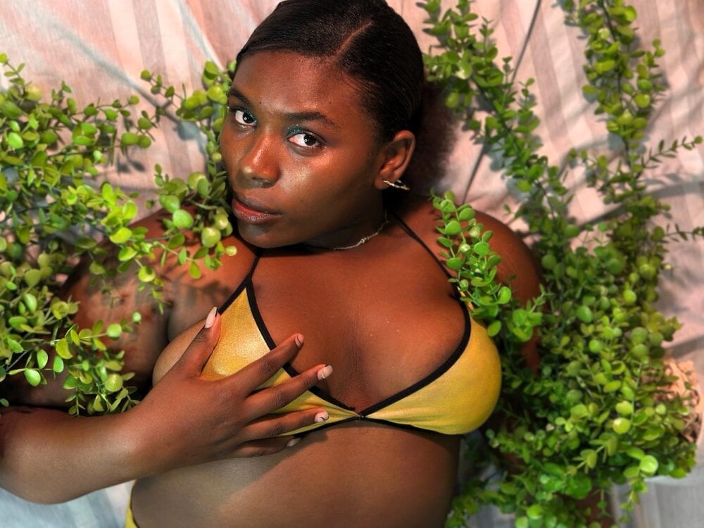 nanymoreno from stripchat