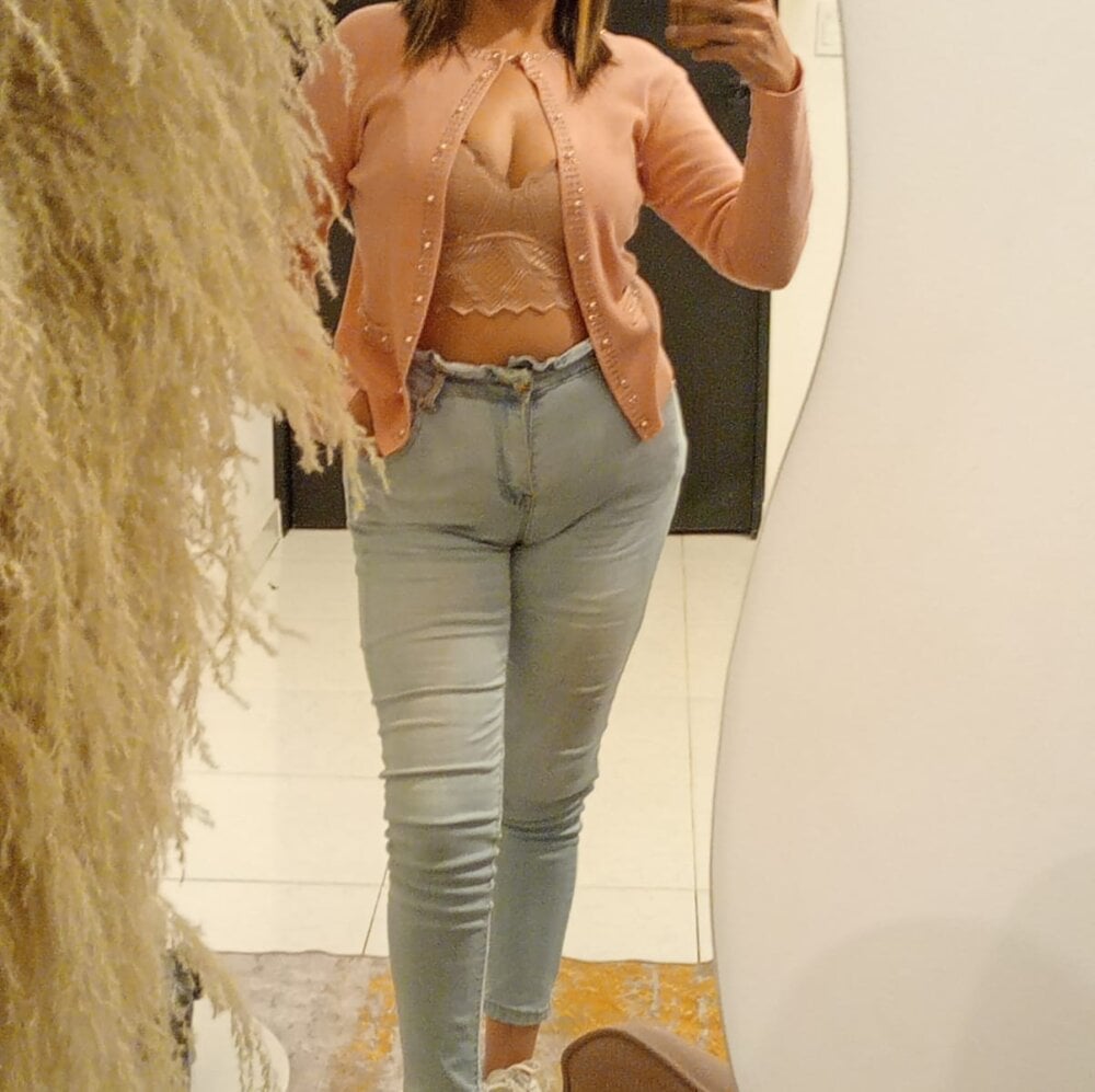 elivecams.com karinahansell livesex profile in colombia-co cams