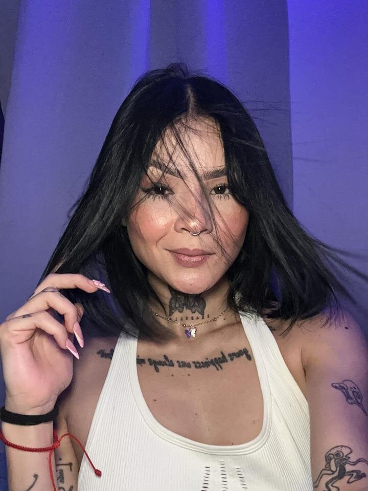 watchgirlcam.com axarass livesex profile in some-where-juicy cams