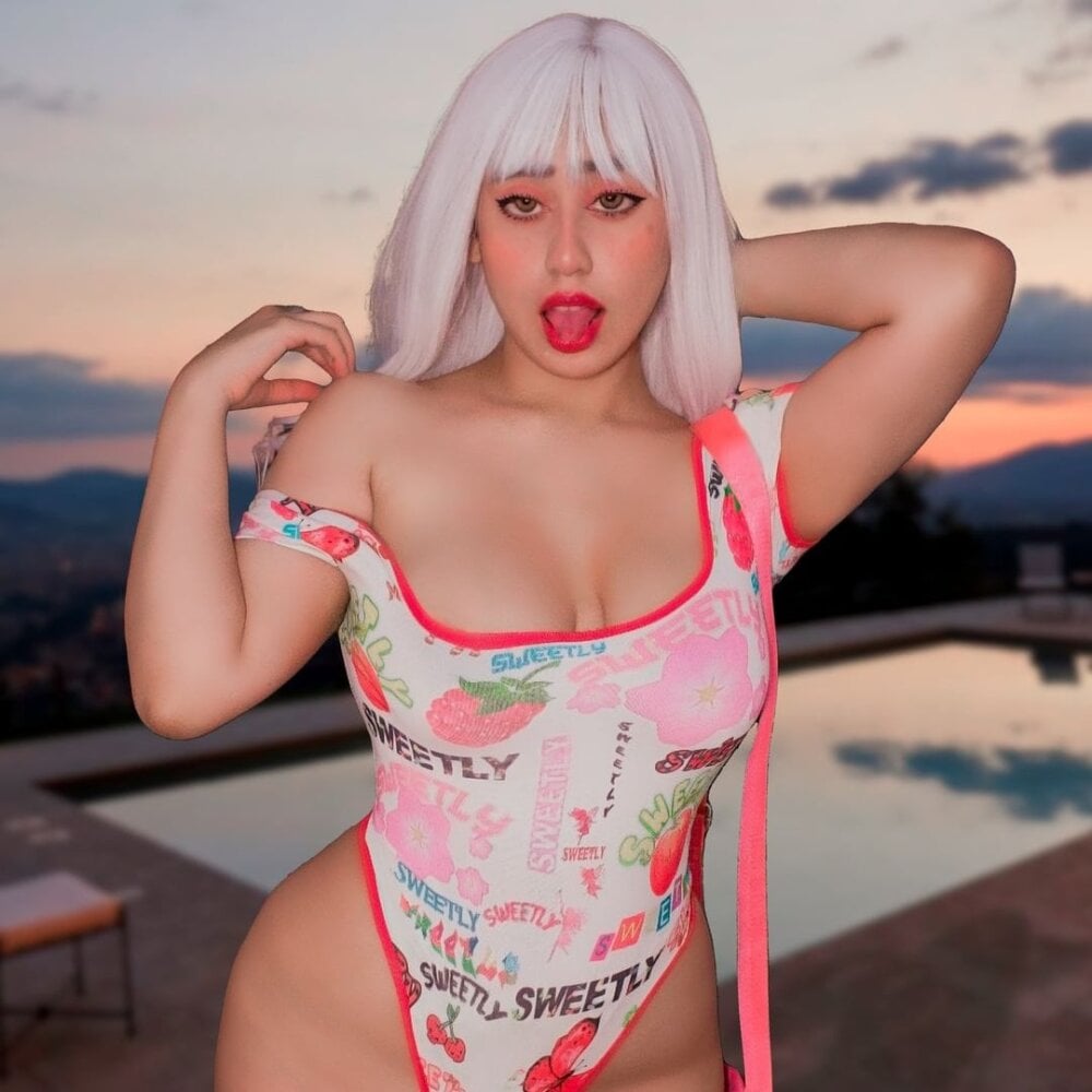 Live sex webcam photo for MiaMammie #289165895