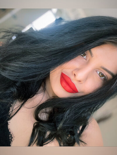 Isa_Bella_00 live on StripChat