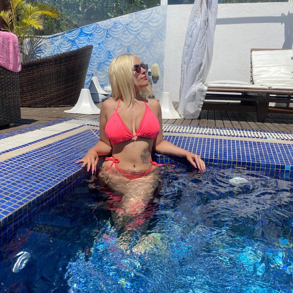 Blondecutie11 profile