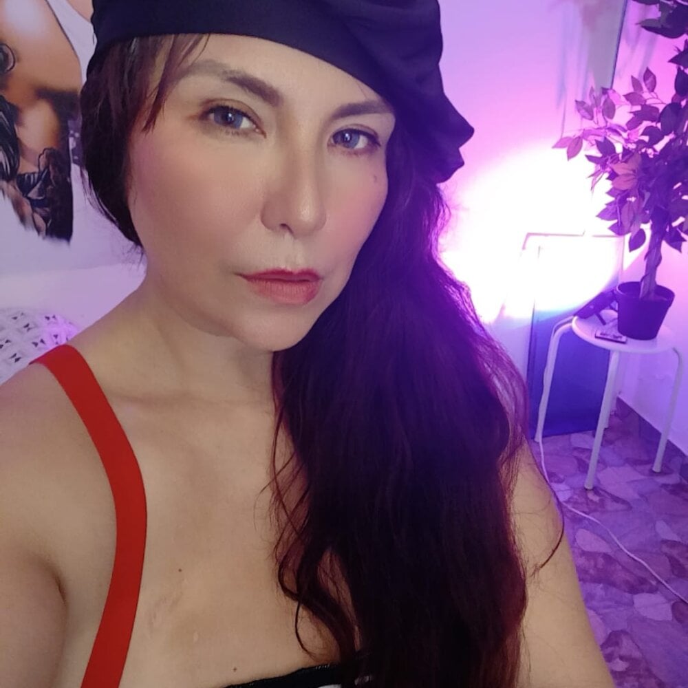 evelyn_mature19