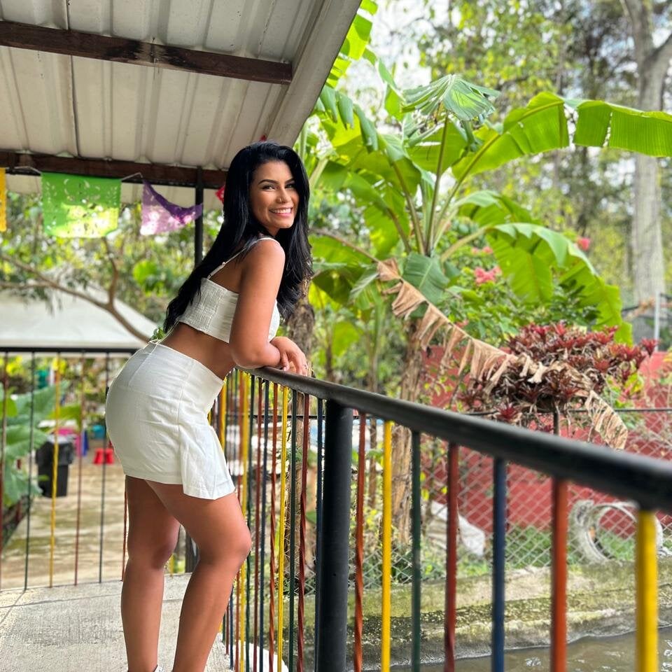 PAULABOTERO live cam model at StripChat
