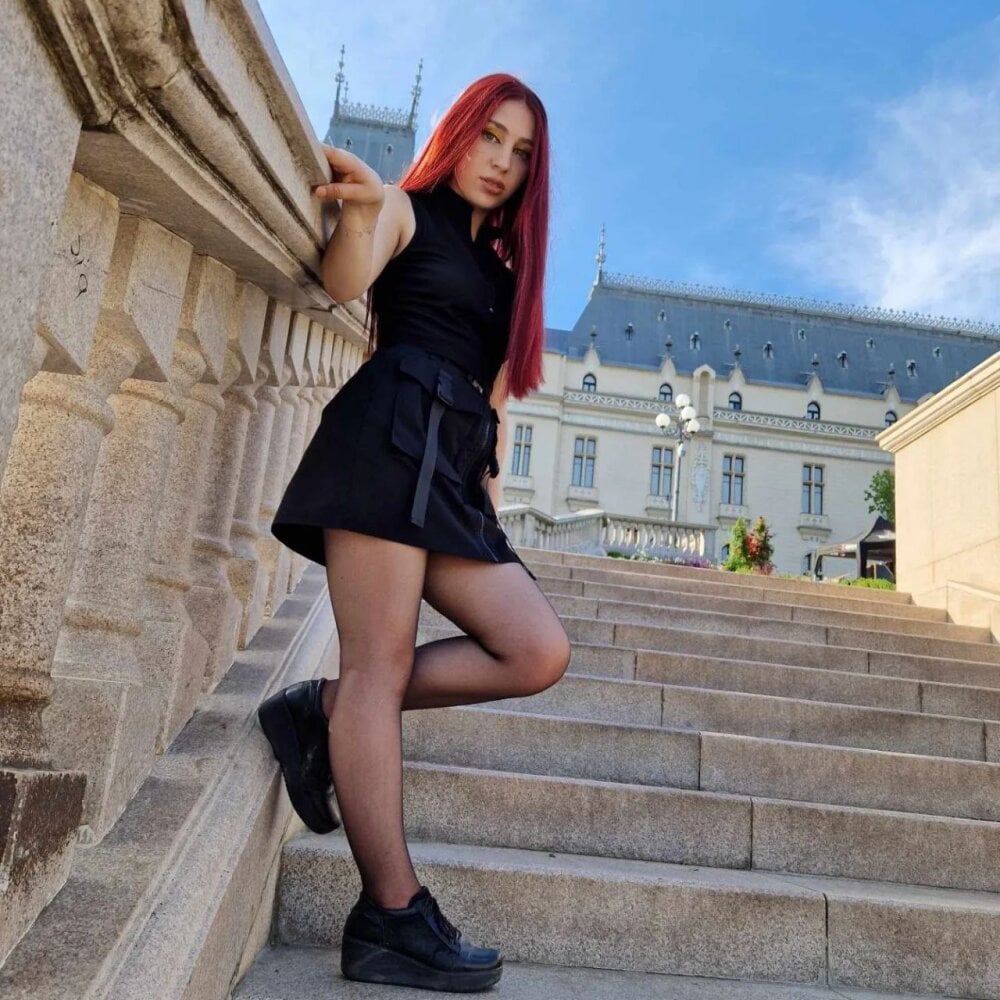 watchgirlcam.com ilanacutler livesex profile in at-at cams