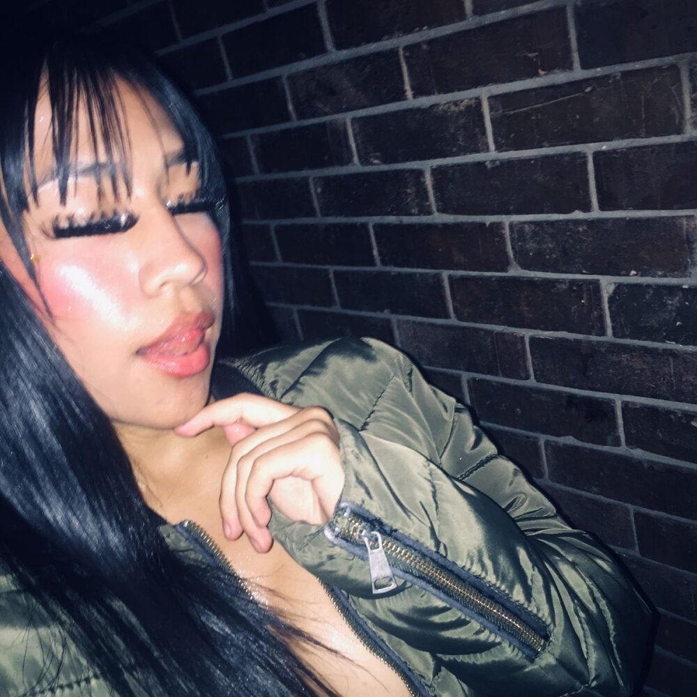 amber_correa_'s most recent online preview