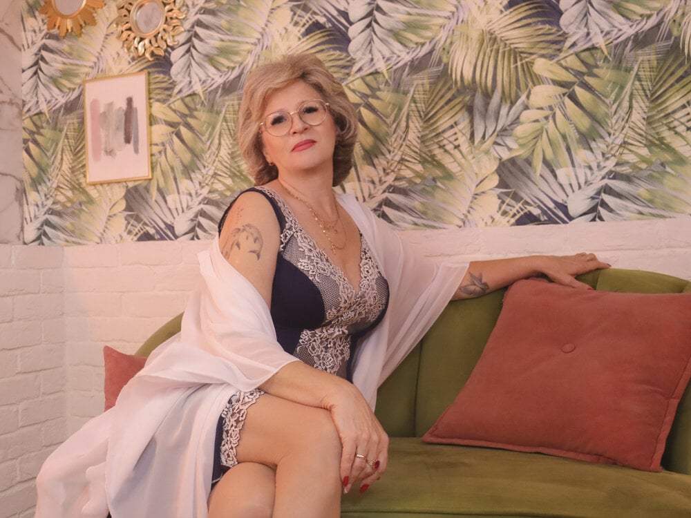 EvelynJoyful Chat XXX in diretta