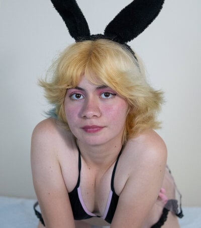 cute_bunny99 from stripchat