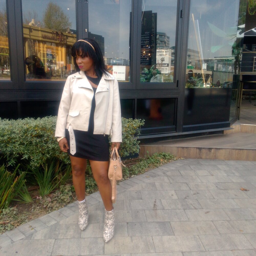 Live sex webcam photo for NaughtyCloeX #289843400