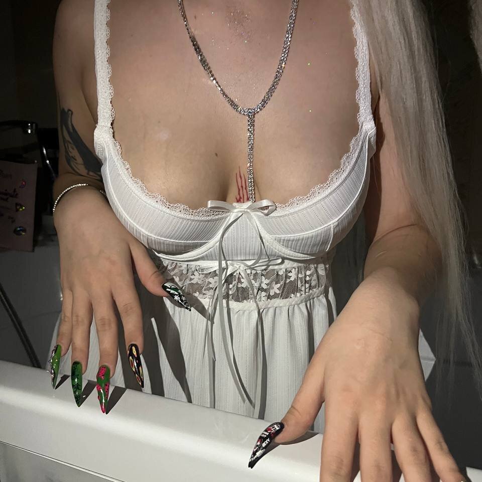 Live sex webcam photo for Alice_Halle #289931364