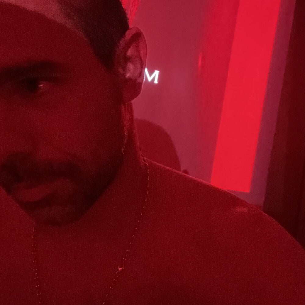 nuanceshadow from stripchat