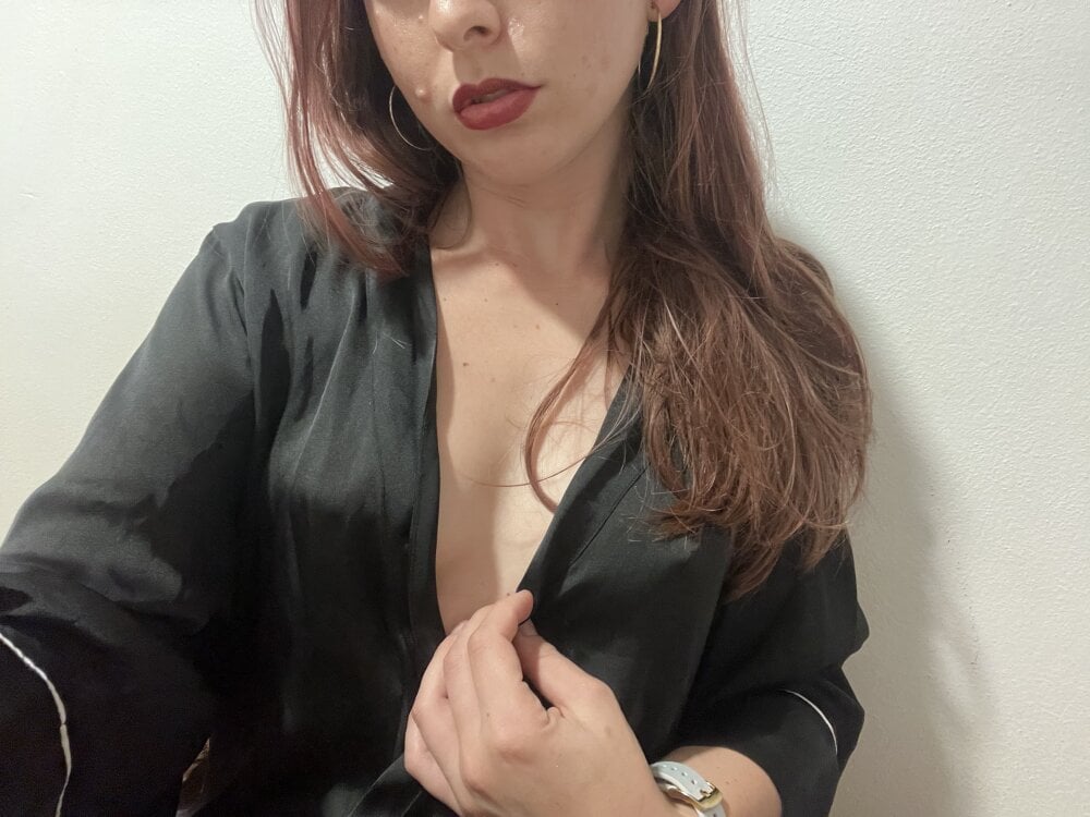 stripchat tinyandrea webcam profile pic via sexcityguide.com