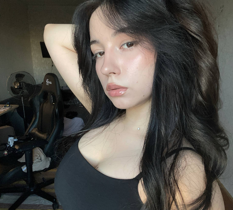 stripchat tashiacassln webcam profile pic via elivecams.com