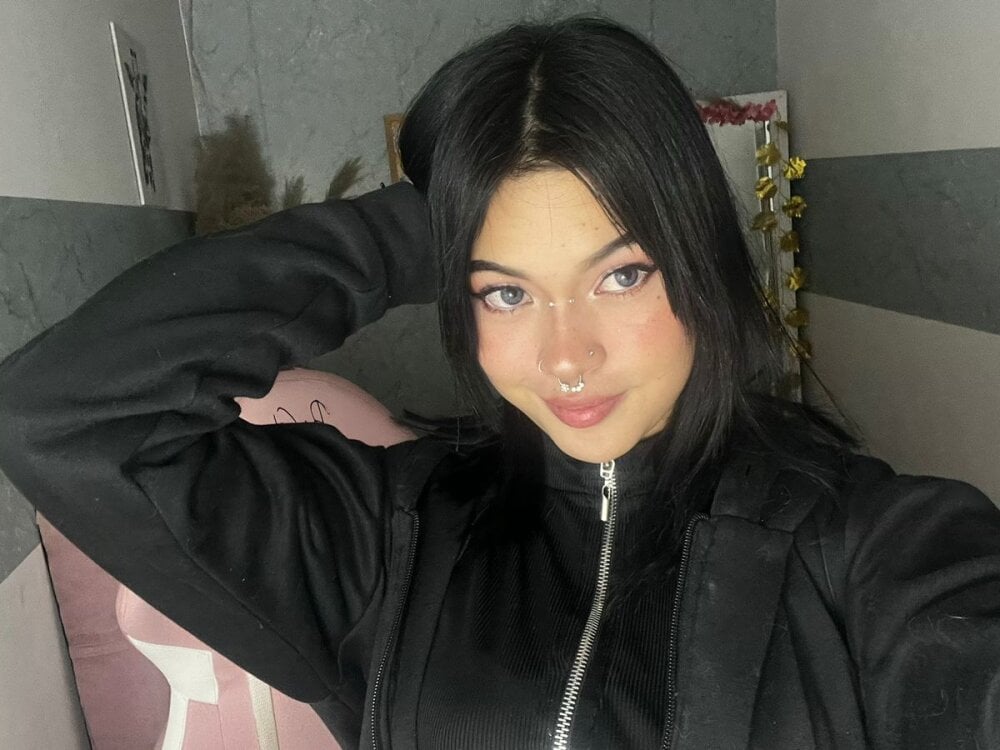 Live sex webcam photo for amatista_tay1 #289883067