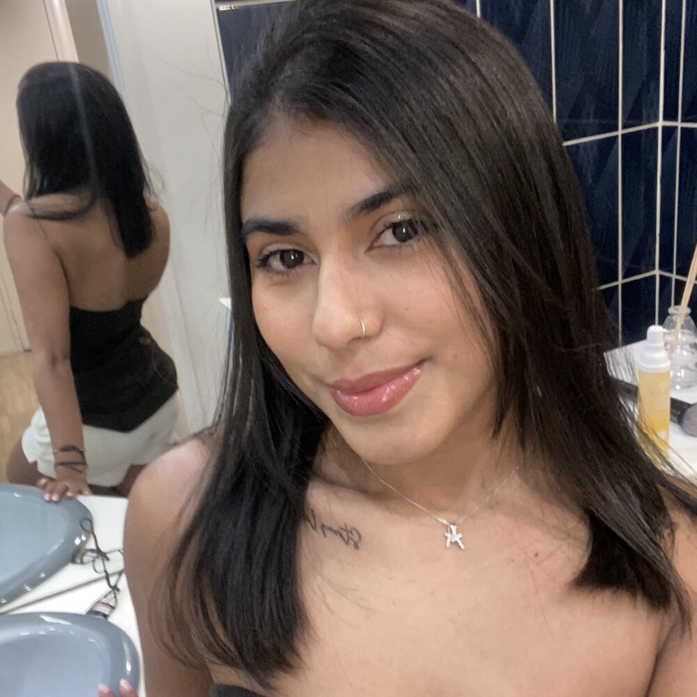 iluvcams.com adorablepetite livesex profile in geolocation-is-turned-off-use-your-imagination cams