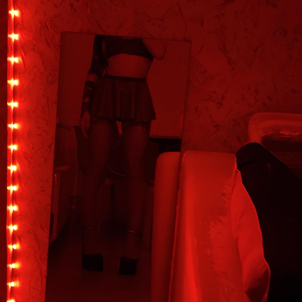 mega-camsex.com koralinaxo livesex profile in thin cams