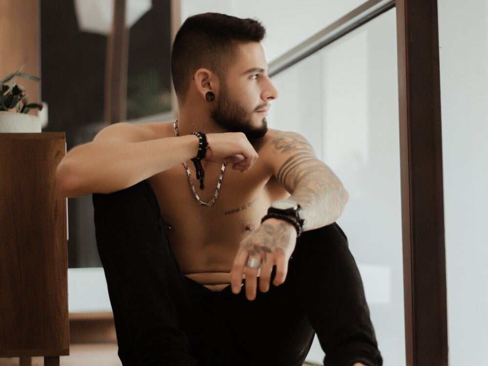 AronCoxx1 profile