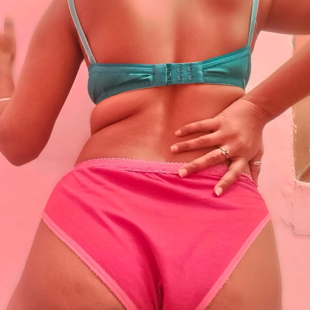 Live sex webcam photo for Desichudai_couple #289892249