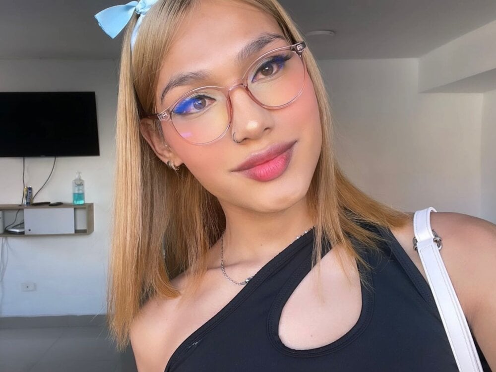 Chanel_Nova's Offline XXX Chat
