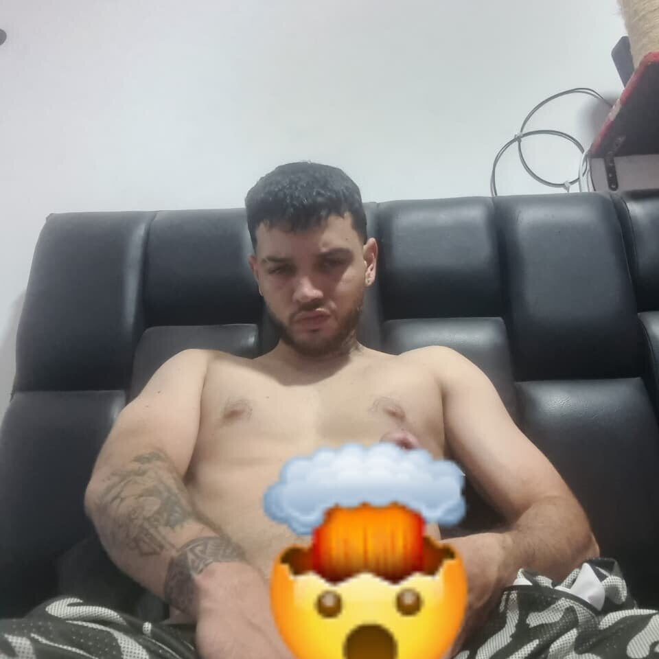 latin-dick18's Offline XXX Chat