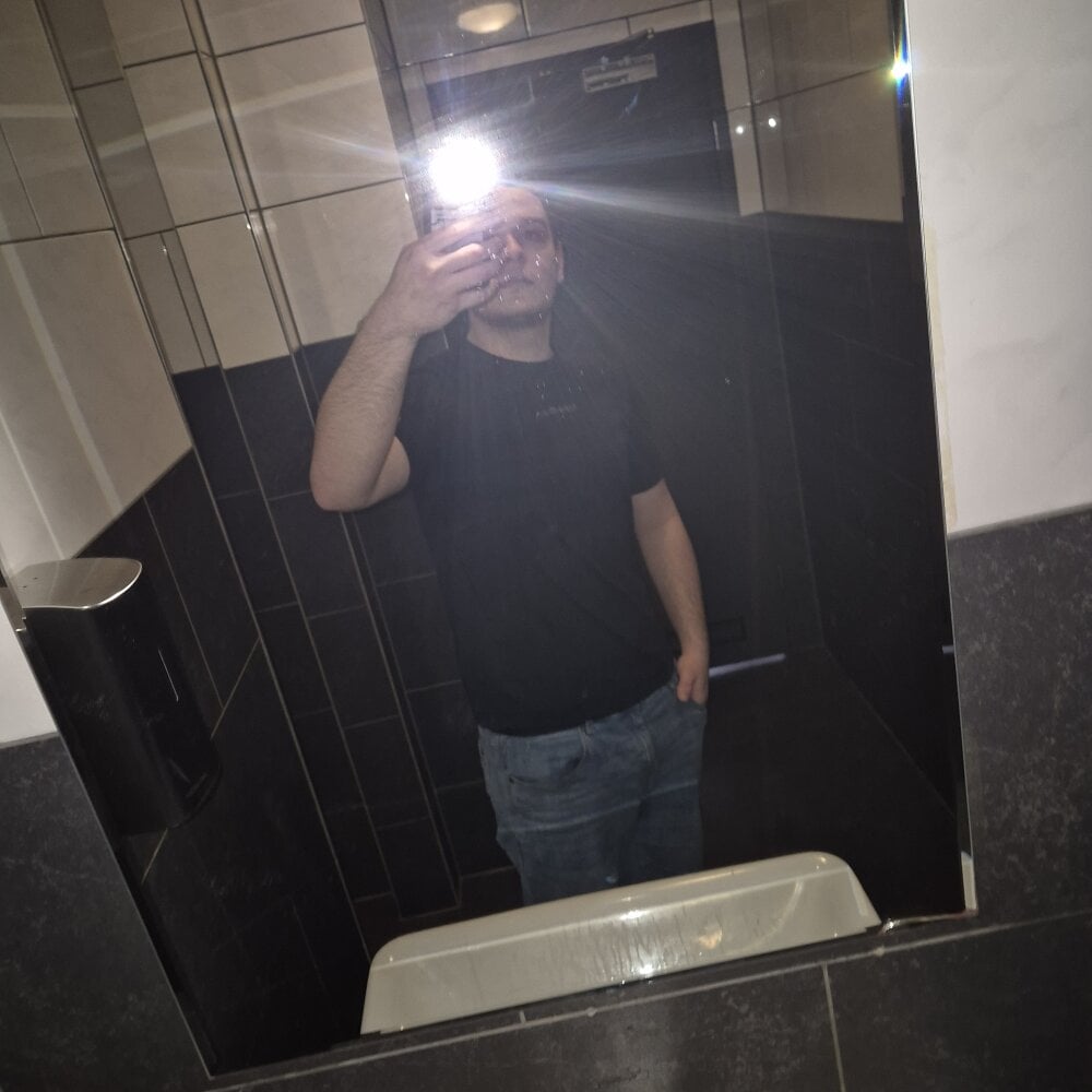 LeonbaleonA1 离线XXX聊天