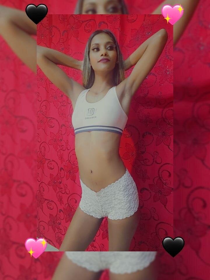 IndianDynasty24 live cam model at StripChat