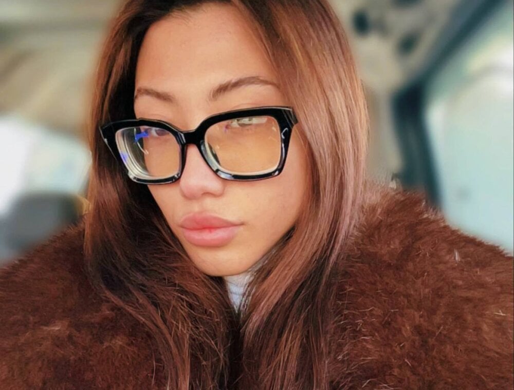 show2cam.com juli_loves livesex profile in e cams