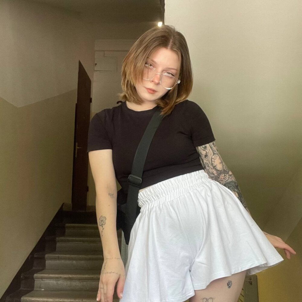 6livesex.com kristelmoir livesex profile in deutsch cams