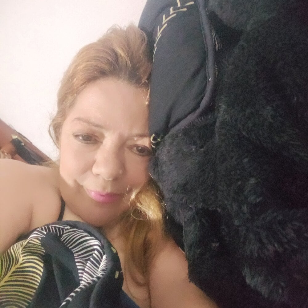 livesex.fan karlaanqui1 livesex profile in granny cams
