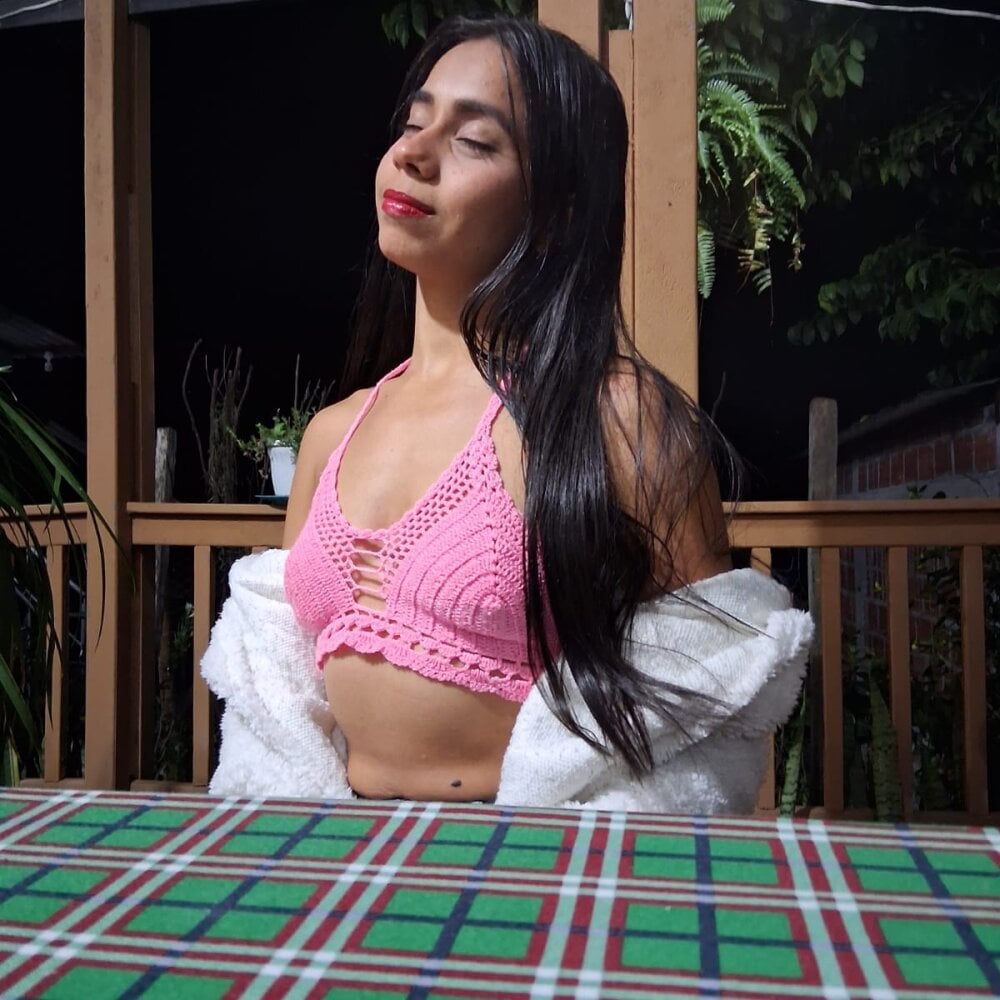 valery_synn webcam livesex profile in i-think-it-will-remain-a-secret cams