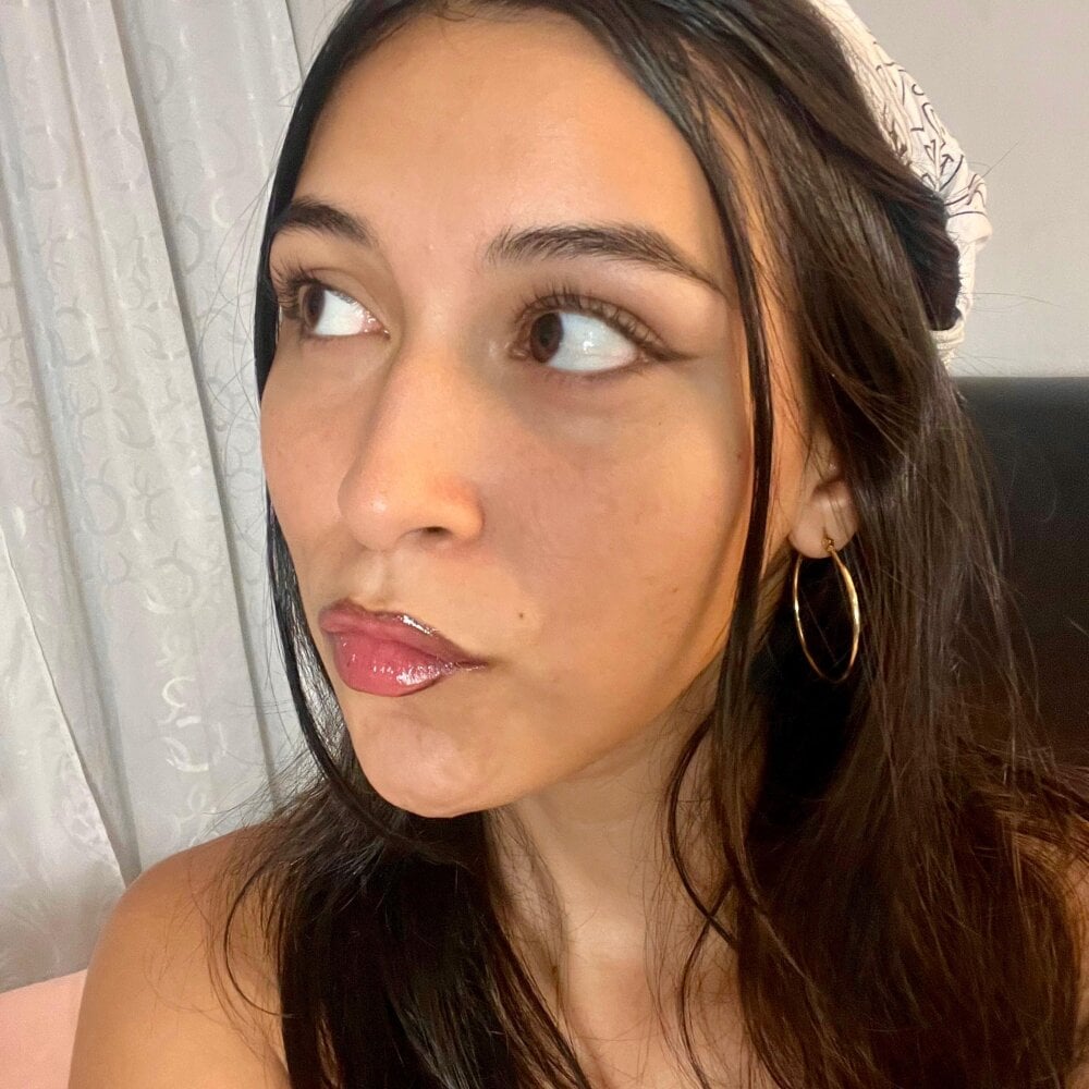 chatnmate.com atenea_makri livesex profile in 63708-v cams