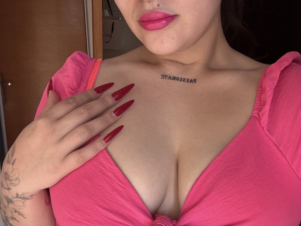 sexlivecamsites.com smokemilv livesex profile in in-youre-heart-3 cams