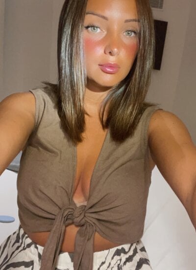 madiiy on StripChat