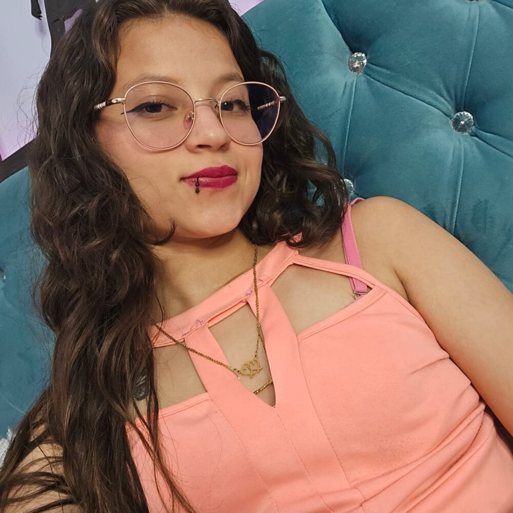 catalina_48's Offline Chat Room