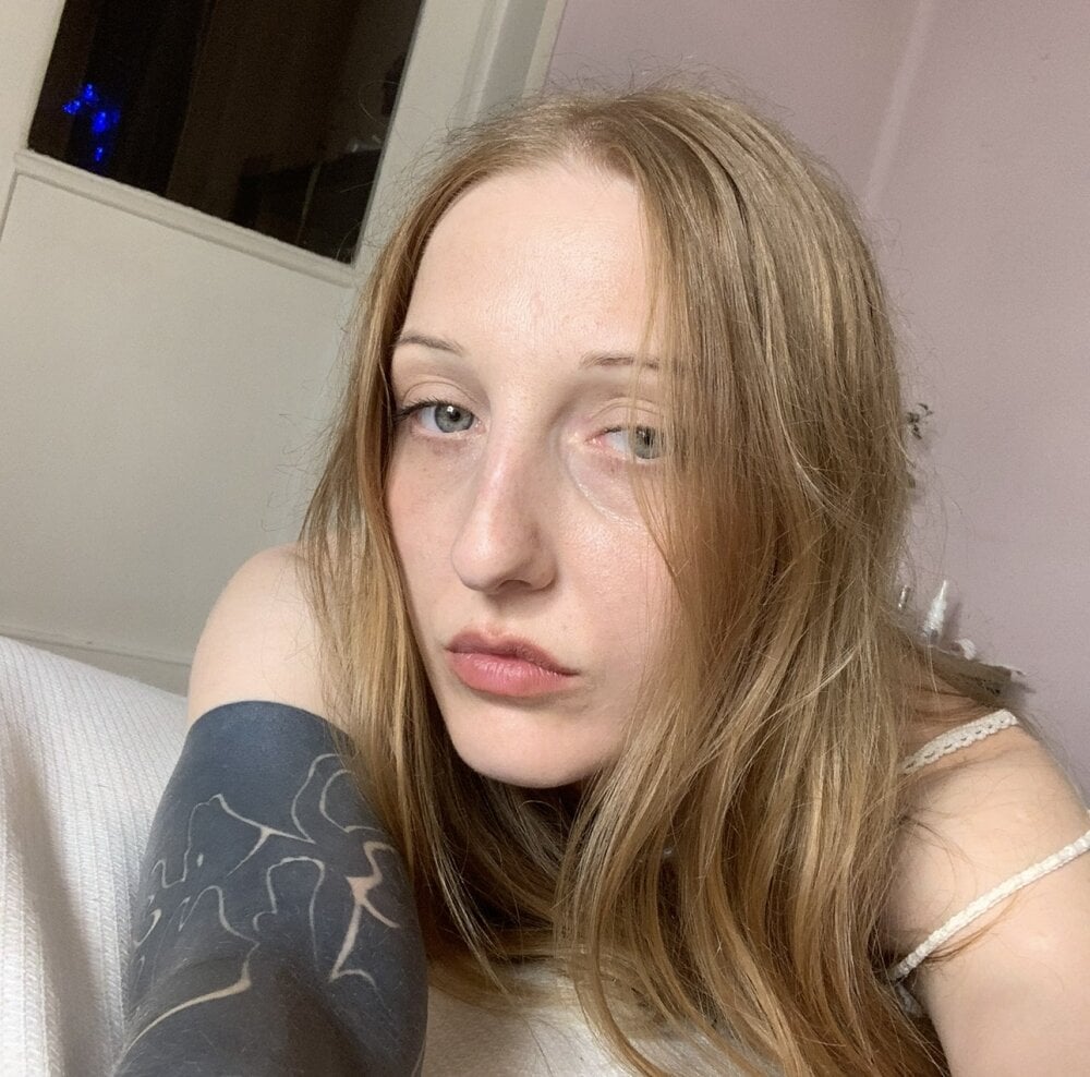 sweet_little_angel_'s Offline XXX Chat