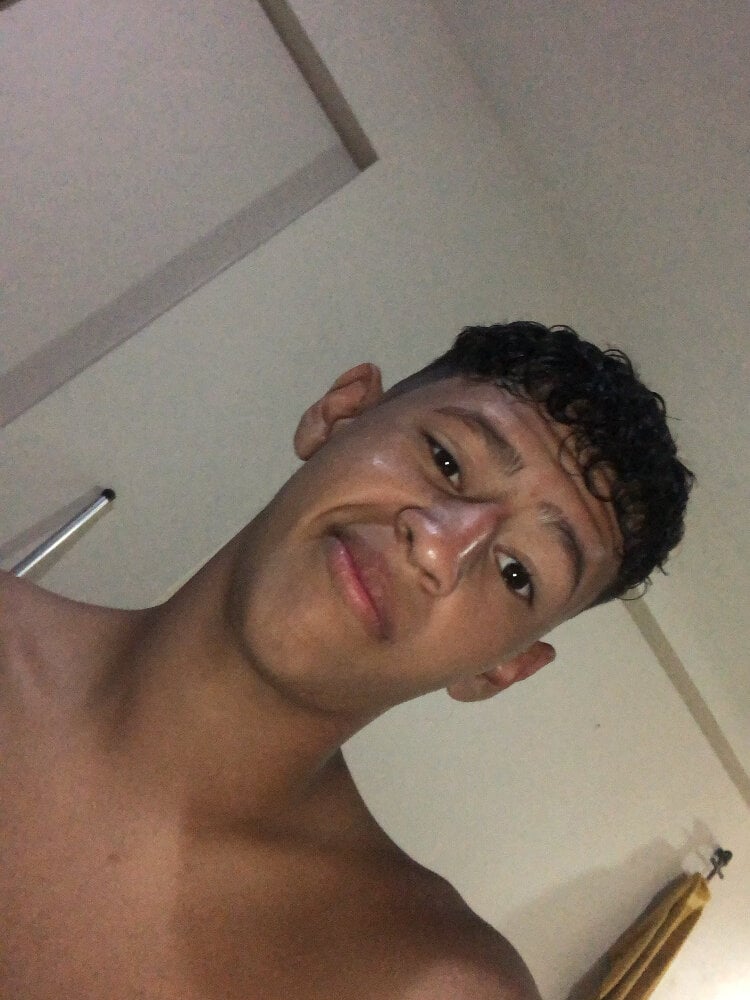 chiconerdxxx Adlı Modelin Çevrimdışı XXX Sohbeti