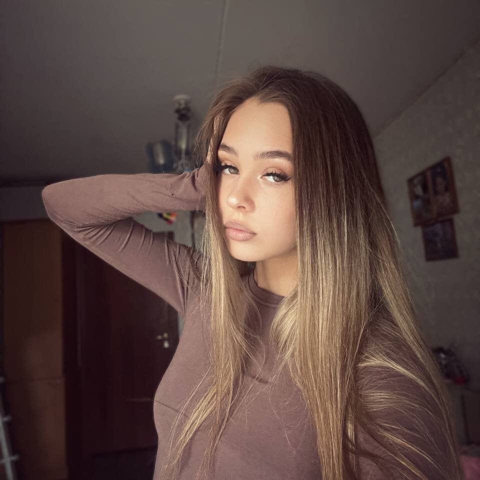 stripchat kelly_bennet webcam profile pic via maturelivesexcams.com