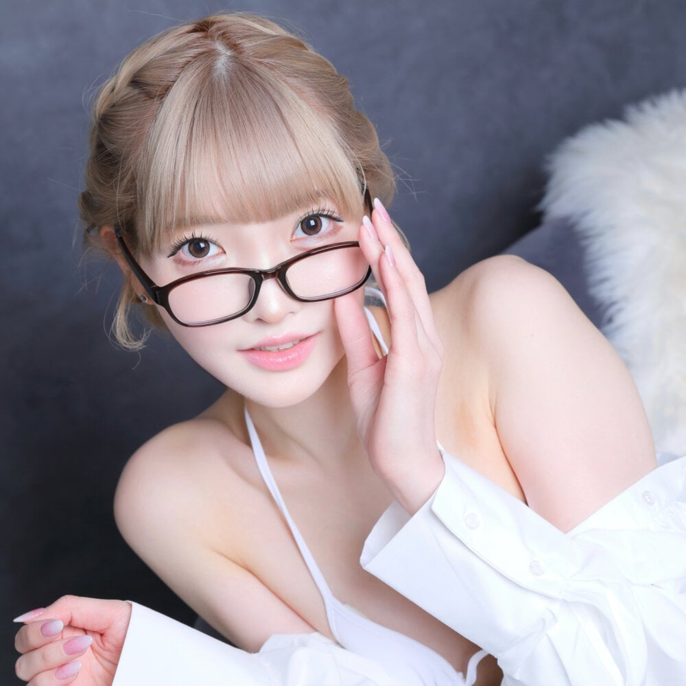 mimitan4545's Offline XXX Chat