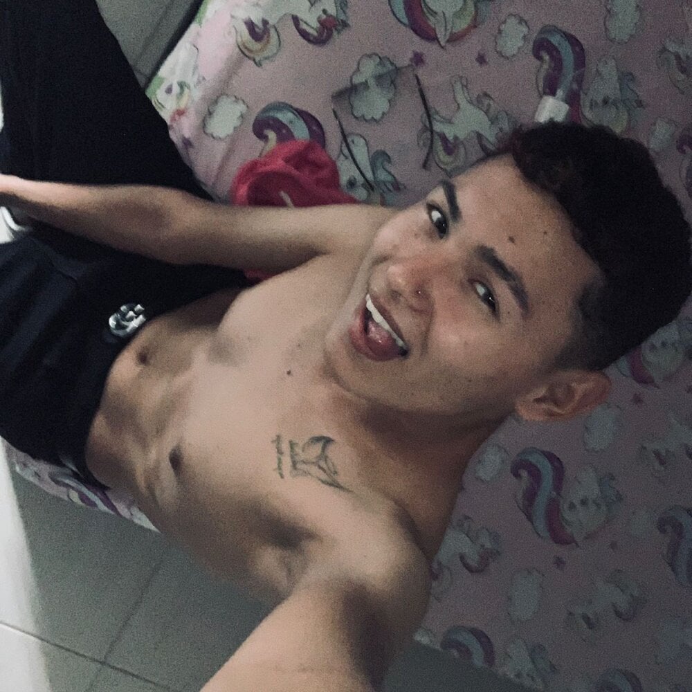 Milanhot2006's Offline XXX Chat