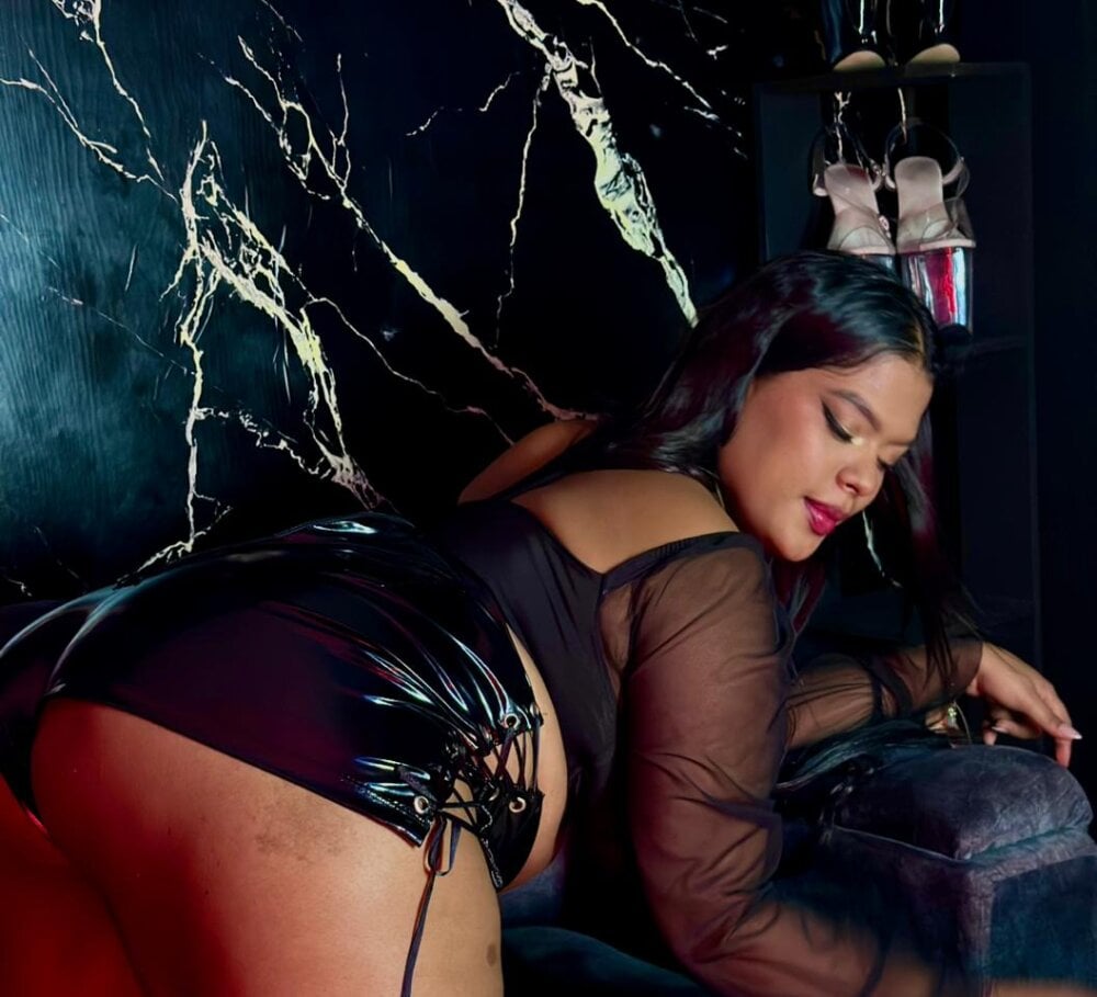 chatnmate.com jennarosse livesex profile in brown-eyes cams