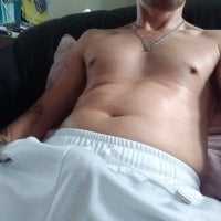 Gayjerkinglongtime's Offline Chat Room