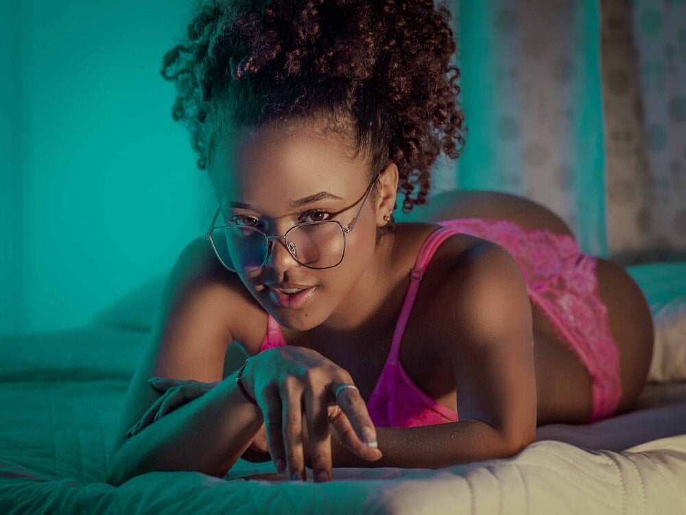 Live sex webcam photo for Eylend_Lisboa #290083666