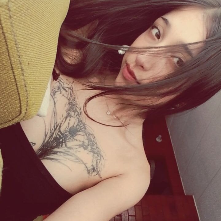 badgirlwebcam.com evabellee livesex profile in spanish cams