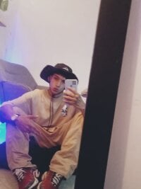 cro_mendoza's webcam live show