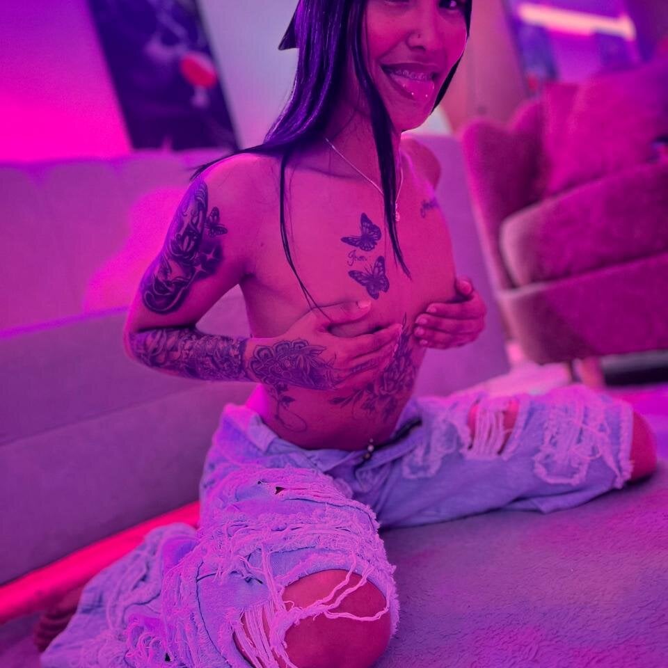free6cams.com skinny_nasty_dirty livesex profile in hidden-sand-village-us cams