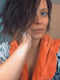 ValerieAugus' Offline Chat Room