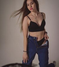 Marselina_'s Offline Chat Room
