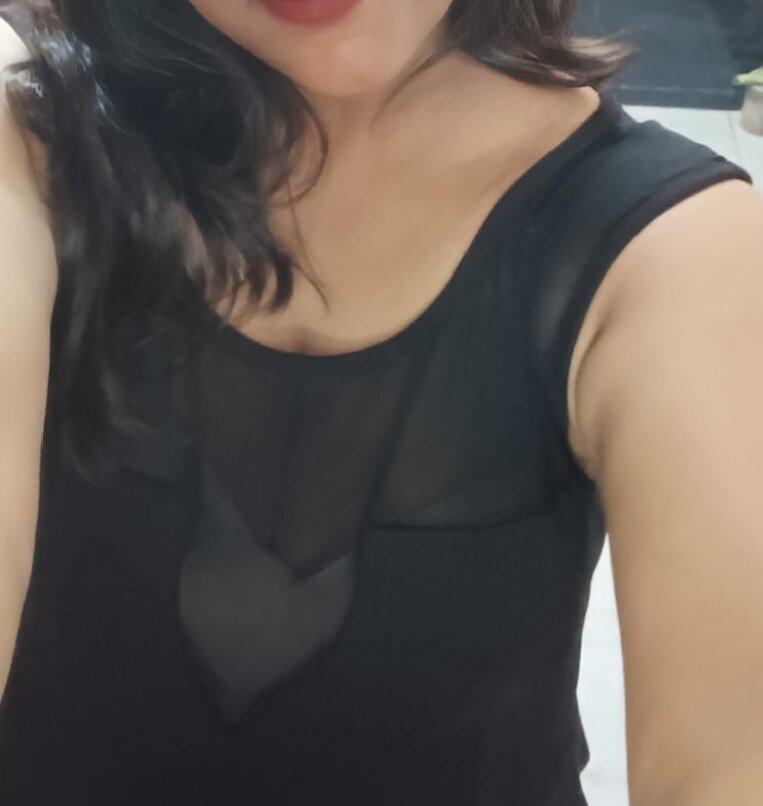 JULIE_DREAM_25's most recent online preview